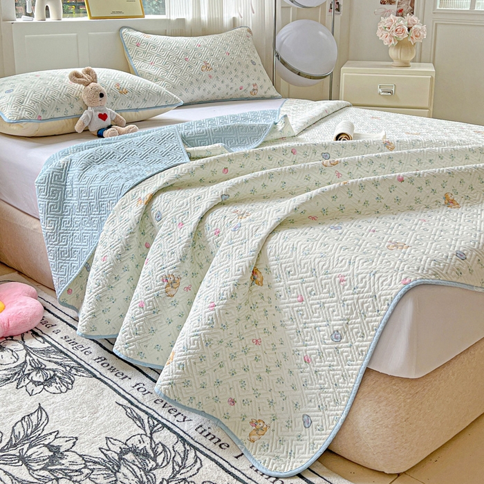 91家纺网 家纺一手货源 找家纺 羽爱家纺 2025新款A类双面全棉印花床盖套件 兔子乐园