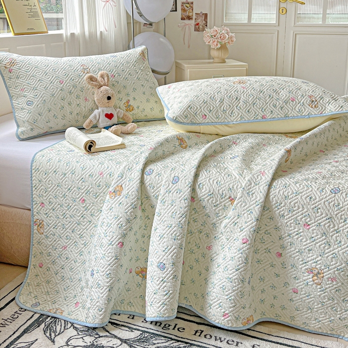 91家纺网 家纺一手货源 找家纺 羽爱家纺 2025新款A类双面全棉印花床盖套件 兔子乐园