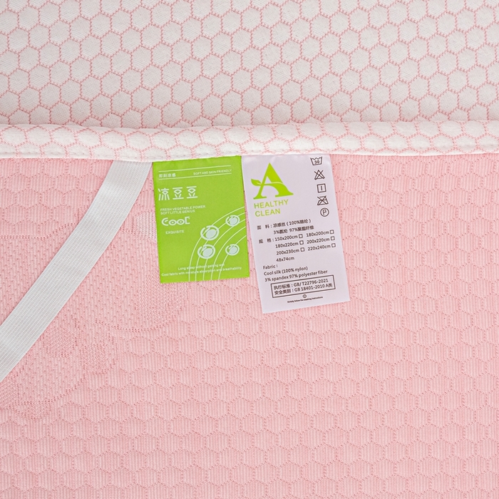 91家纺网 家纺一手货源 找家纺 春寻家纺 2025新款凉豆豆冰丝凉席席子-床裙款 卡皮巴拉-粉