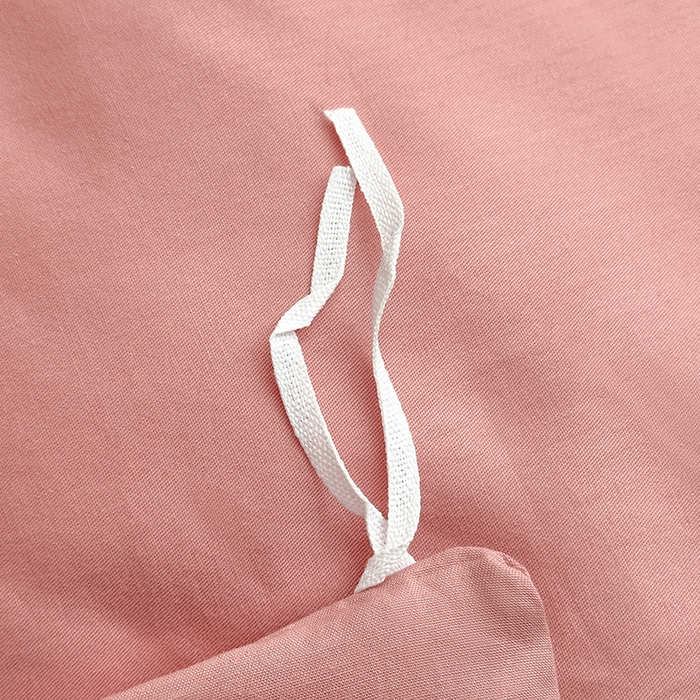 91家纺网 家纺一手货源 找家纺 宇彬家纺 2025新款直播热款13374全棉母婴级压线一字绣宽边枕套被套纯色滚边麻绳四件套贡缎新疆长绒 梦系列-奶油粉