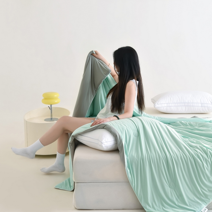 91家纺网 家纺一手货源 找家纺 圣尔雅2025新款A类高克重锦纶氨纶黑科技凉感夏被冰激凌空调被夏凉被 薄荷绿+灰