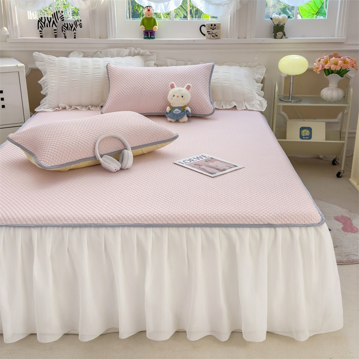 91家纺网 家纺一手货源 找家纺 丝幔家纺 2025新款A类冰豆豆花边款凉席床裙 悠粉