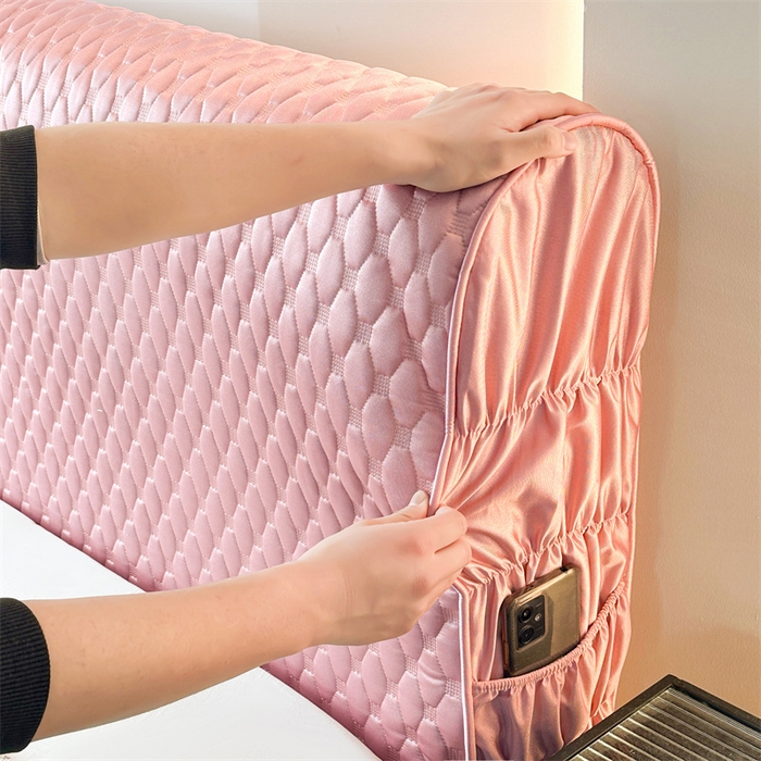 91家纺网 家纺一手货源 找家纺 情恒家纺 2025夏季款亮光布加厚双面用床头罩 樱桃粉