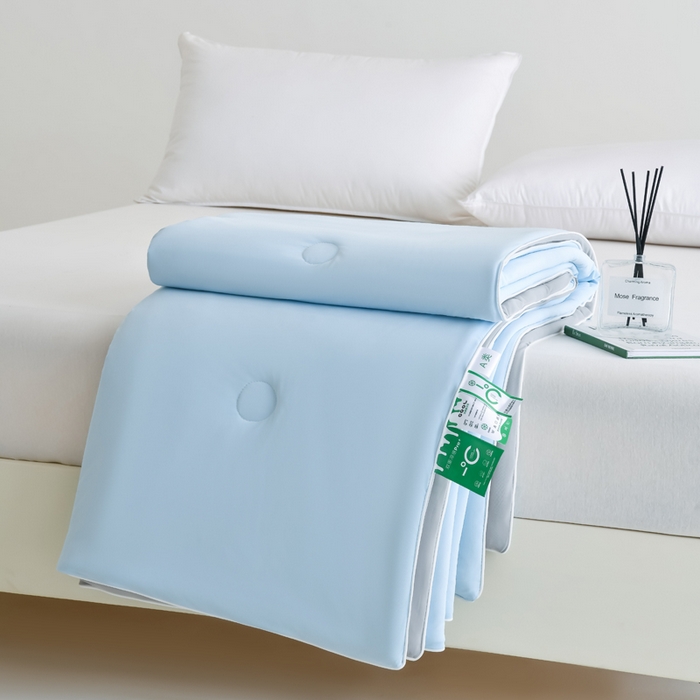 91家纺网 家纺一手货源 找家纺 圣尔雅2025新款A类高克重锦纶氨纶黑科技凉感夏被冰激凌空调被夏凉被 海水蓝+灰