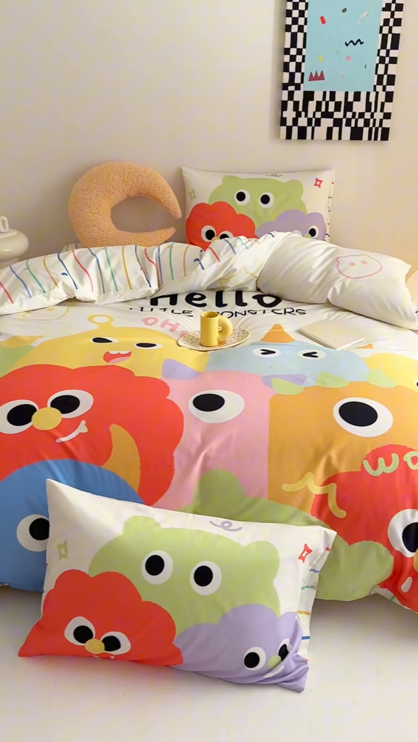 91家纺网 家纺一手货源 找家纺 2025新款全棉大版卡通数码印花纯棉四件套 呆萌小怪兽
