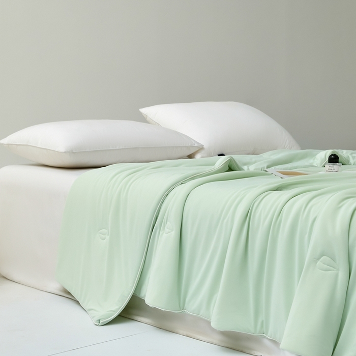 91家纺网 家纺一手货源 找家纺 欧邦 2025新款全消光冰皮凉感锦氨夏被 抹茶绿