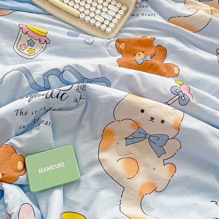 91家纺网 家纺一手货源 找家纺 富艺隆 2025新款水洗棉印花夏被 小猫逃离记