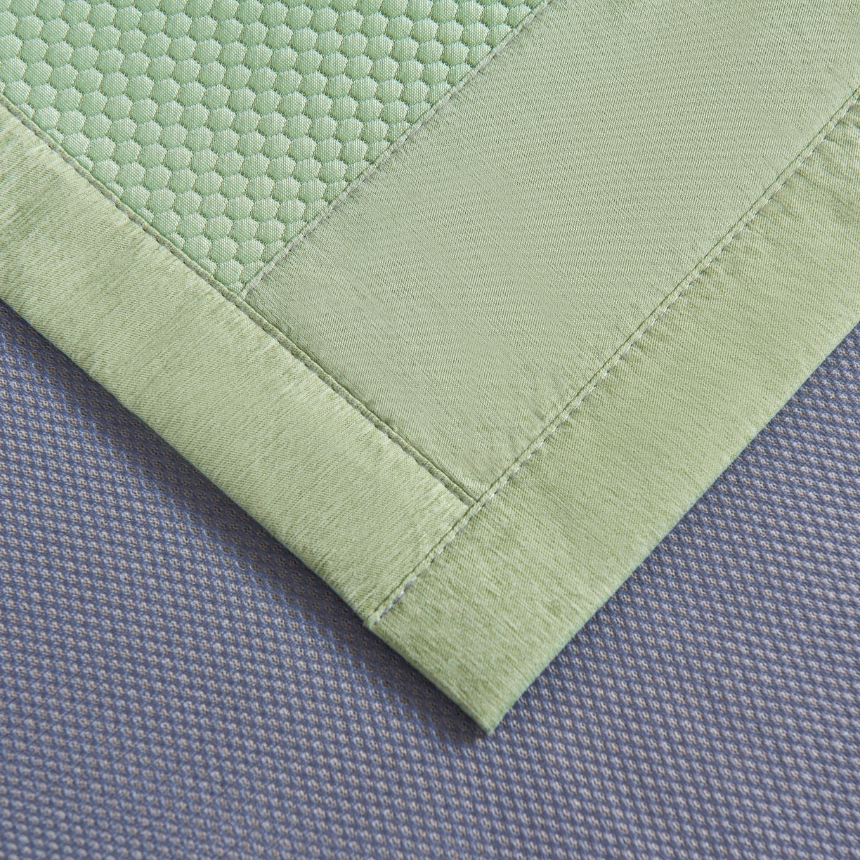 91家纺网 家纺一手货源 找家纺 青雅席业 2025年新款凉感因子母婴级凉感丝豆豆席 香奈儿-水绿