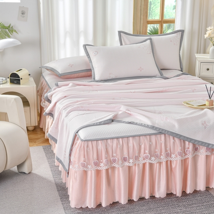 91家纺网 家纺一手货源 找家纺 品乐家纺  2025新款床裙款提花冰豆豆套件凉席席子 粉色