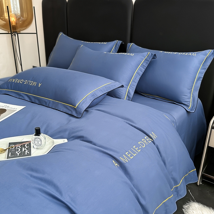 91家纺网 家纺一手货源 找家纺 宇彬家纺 2025新款直播热款13374全棉母婴级压线一字绣宽边枕套被套纯色滚边麻绳四件套贡缎新疆长绒 梦系列-宾利蓝