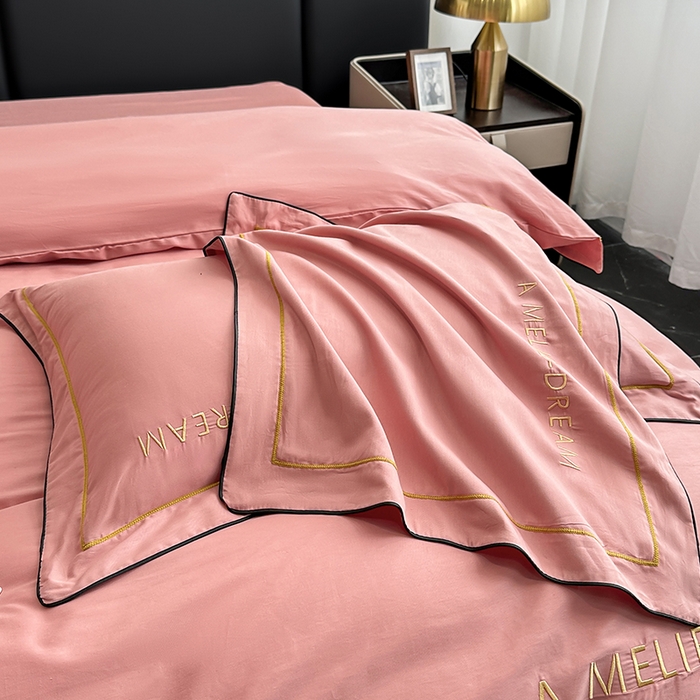 91家纺网 家纺一手货源 找家纺 宇彬家纺 2025新款直播热款13374全棉母婴级压线一字绣宽边枕套被套纯色滚边麻绳四件套贡缎新疆长绒 梦系列-奶油粉