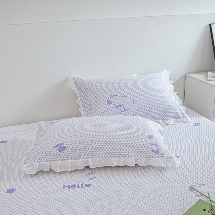 91家纺网 家纺一手货源 找家纺 春寻家纺 2025新款凉豆豆冰丝凉席席子-床裙款 卡皮巴拉-紫