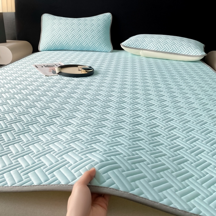 91家纺网 家纺一手货源 找家纺 欧邦 2025新款加厚纯色凉席四件套--凉席三件套 饼干花-湖蓝