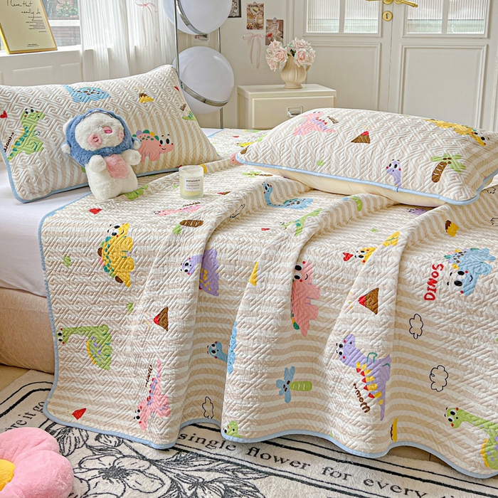 91家纺网 家纺一手货源 找家纺 羽爱家纺 2025新款A类双面全棉印花床盖套件 动漫恐龙