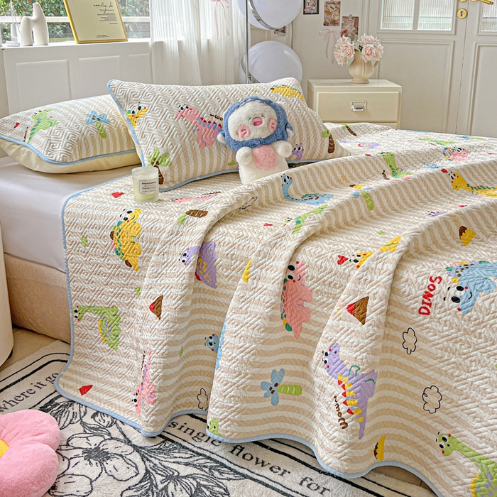 91家纺网 家纺一手货源 找家纺 羽爱家纺 2025新款A类双面全棉印花床盖套件 动漫恐龙