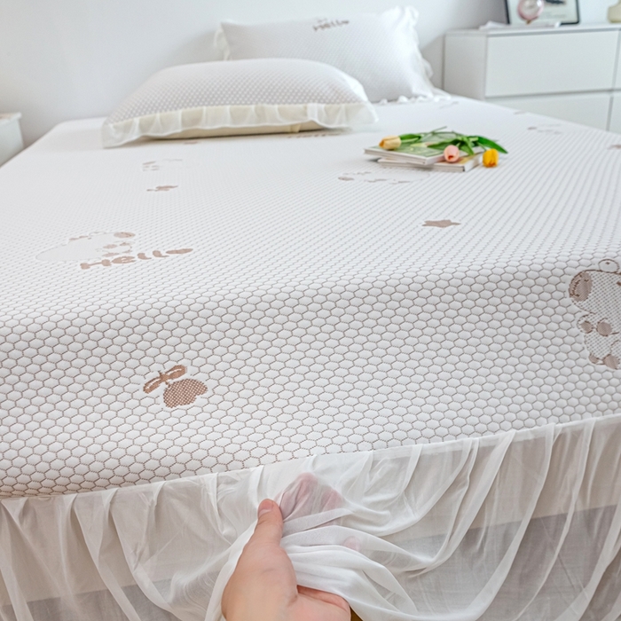 91家纺网 家纺一手货源 找家纺 春寻家纺 2025新款凉豆豆冰丝凉席席子-床裙款 卡皮巴拉-咖