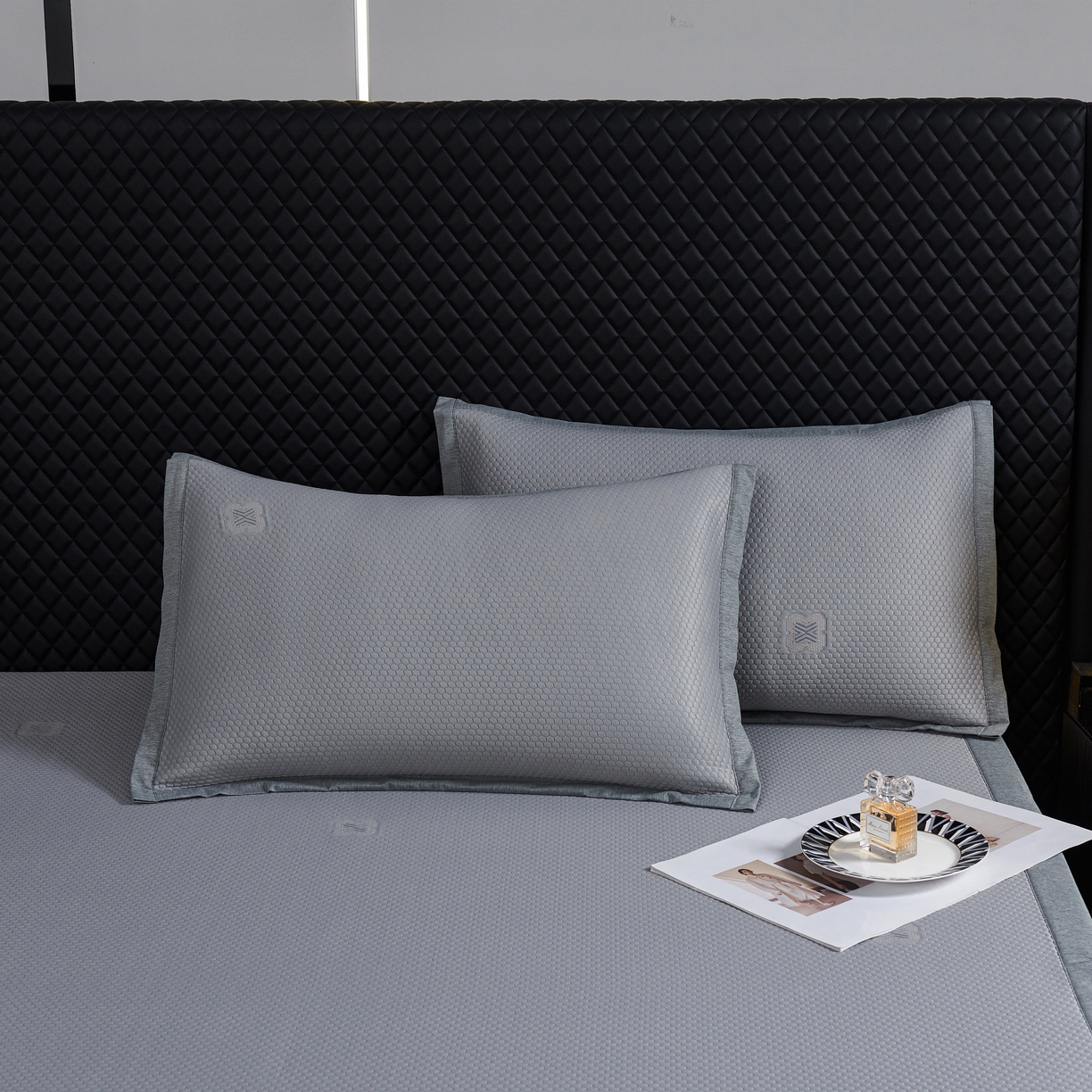 91家纺网 家纺一手货源 找家纺 青雅席业 2025年新款凉感因子母婴级凉感丝豆豆席 香奈儿-灰