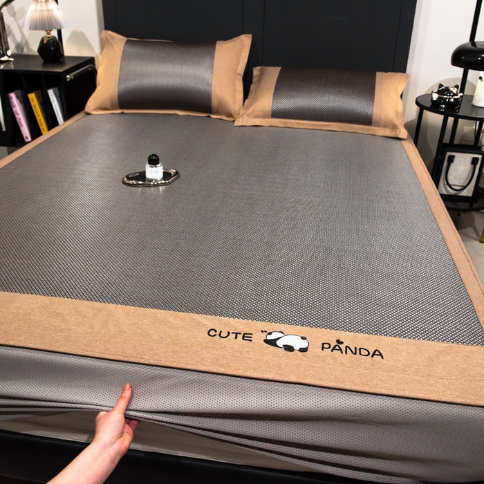 91家纺网 家纺一手货源 找家纺 倾慕家纺 2025新款倾慕刺绣冰藤席 刺绣熊猫银咖色床笠款