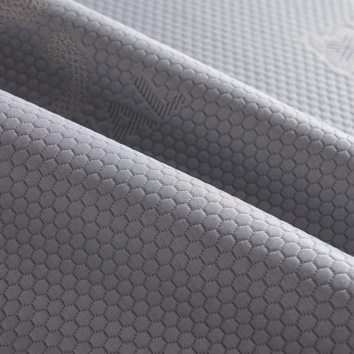 91家纺网 家纺一手货源 找家纺 青雅席业 2025年新款凉感因子母婴级凉感丝豆豆席 香奈儿-灰