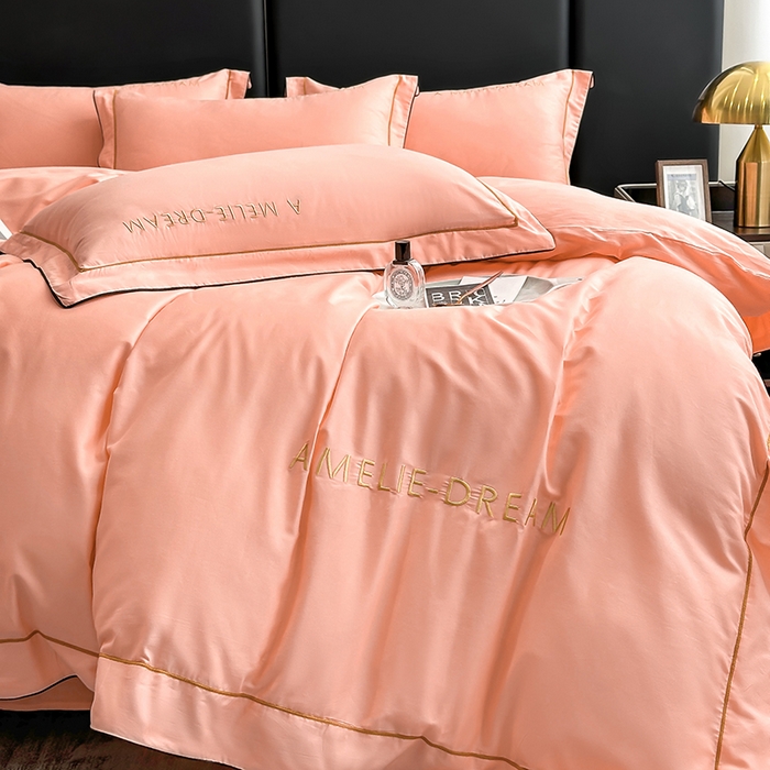 91家纺网 家纺一手货源 找家纺 宇彬家纺 2025新款直播热款13374全棉母婴级压线一字绣宽边枕套被套纯色滚边麻绳四件套贡缎新疆长绒 梦系列-玉颜粉