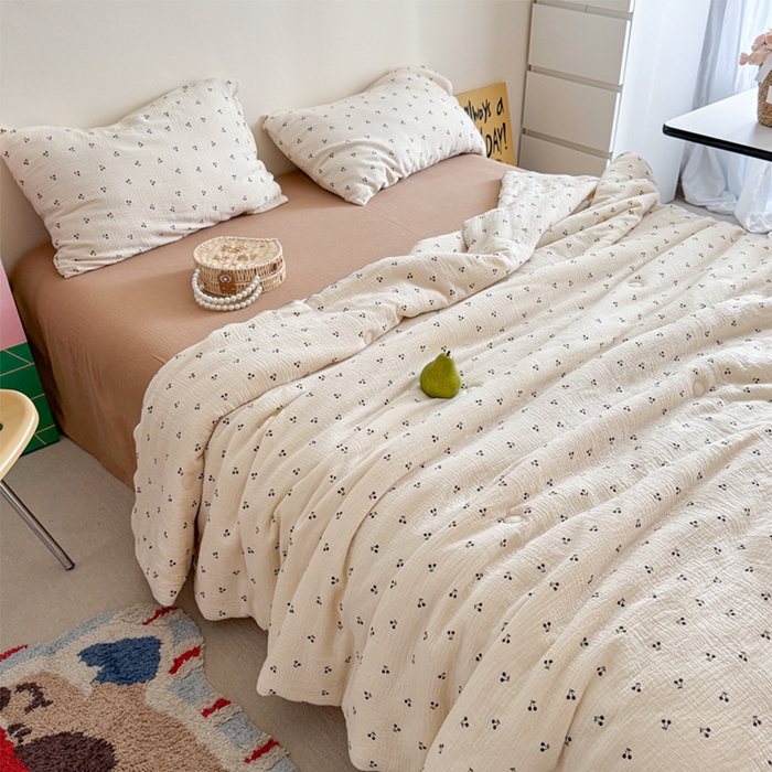 91家纺网 家纺一手货源 找家纺 萝莉家纺 2025新款软软糯糯双层皱皱纱单夏被 夏被四件套 小樱桃