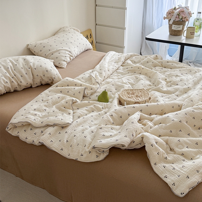 91家纺网 家纺一手货源 找家纺 萝莉家纺 2025新款软软糯糯双层皱皱纱单夏被 夏被四件套 小樱桃