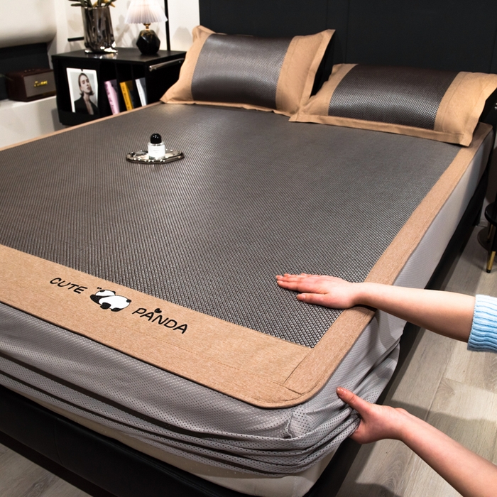 91家纺网 家纺一手货源 找家纺 倾慕家纺 2025新款倾慕刺绣冰藤席 刺绣熊猫银咖色床笠款