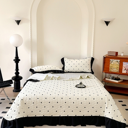 91家纺网 家纺一手货源 找家纺 韩秀家纺 2025法式赫本风四季跑量款花边夹棉床盖加厚水洗棉泡泡棉糯感印花韩版床盖三件套小清新榻榻米绗缝床盖夹棉床盖纯色床盖印花床盖 波点生活