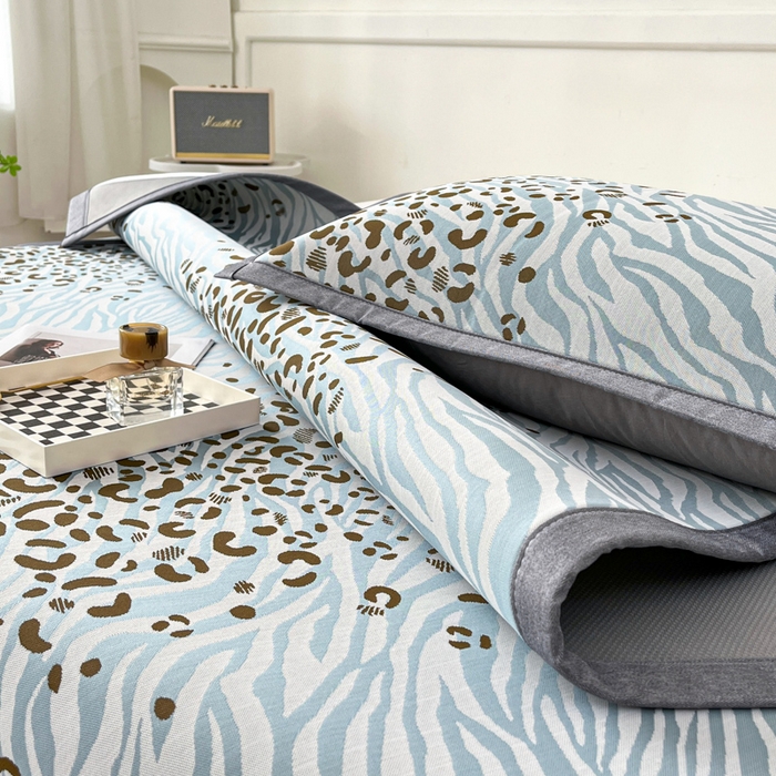 91家纺网 家纺一手货源 找家纺 子曰 2025新款高定版A类PE聚乙烯凉感凉席提花凉席 魅野-蓝