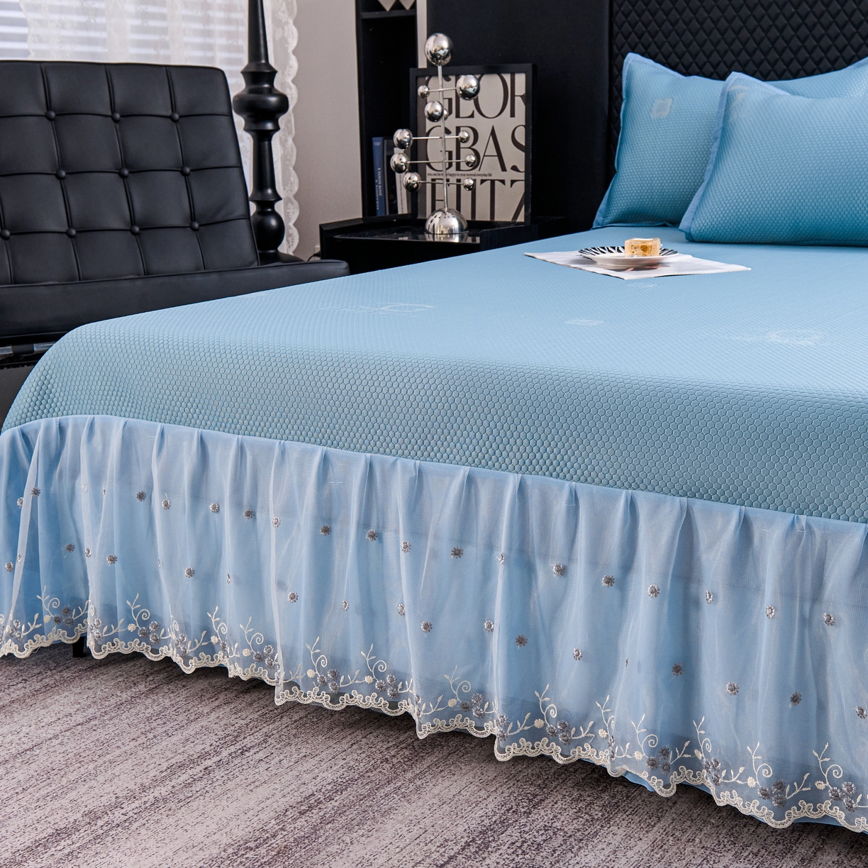 91家纺网 家纺一手货源 找家纺 青雅席业 2025年新款凉感因子母婴级凉感丝豆豆席床裙款 床裙香奈儿-蓝