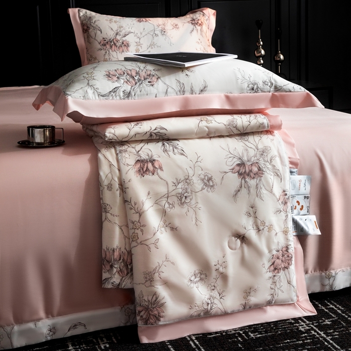 91家纺网 家纺一手货源 找家纺 金喜 2025新款天丝夏被夏凉被薄被子套件数码印花夏被四件套 陌言盛夏