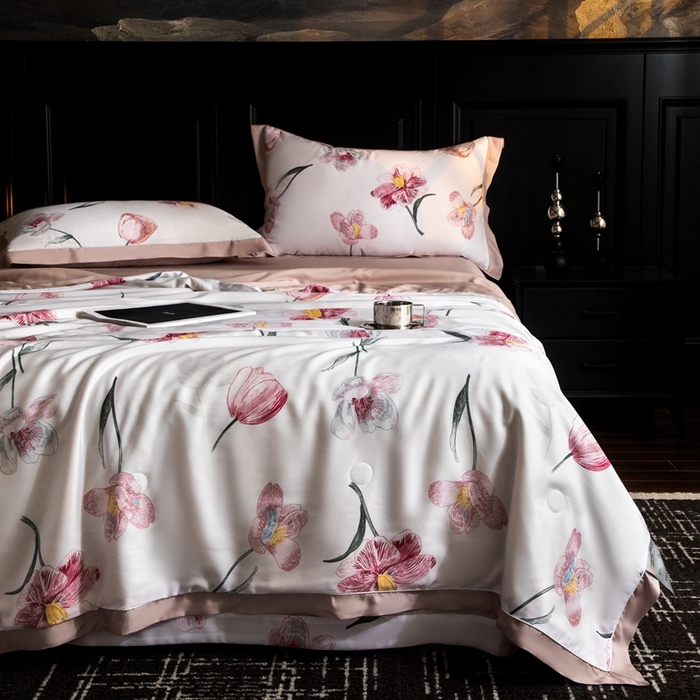 91家纺网 家纺一手货源 找家纺 金喜 2025新款天丝夏被夏凉被薄被子套件数码印花夏被四件套 气泡粉语