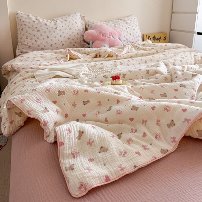 91家纺网 家纺一手货源 找家纺 萝莉家纺 2025新款软软糯糯双层皱皱纱单夏被 夏被四件套 蝴蝶结熊
