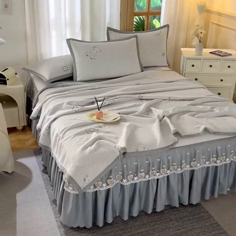 91家纺网 家纺一手货源 找家纺 品乐家纺  2025新款床裙款提花冰豆豆套件凉席席子 灰色