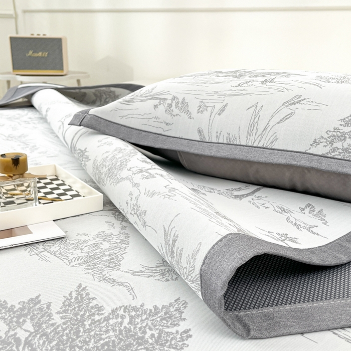 91家纺网 家纺一手货源 找家纺 子曰 2025新款高定版A类PE聚乙烯凉感凉席提花凉席床笠 秘境-灰【平铺款】