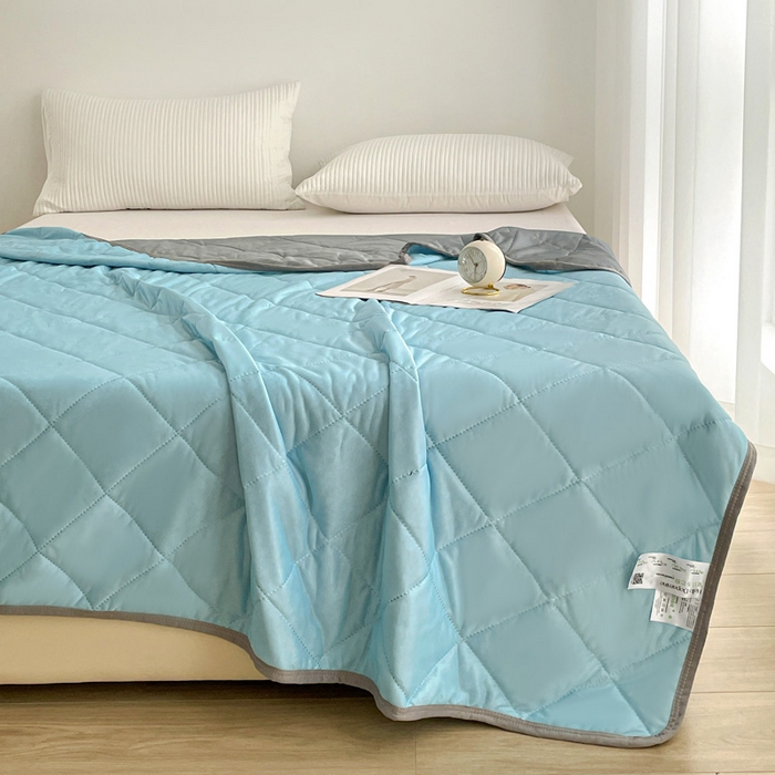 91家纺网 家纺一手货源 找家纺 富艺隆 2025新款纯色凉感丝夏被 天蓝