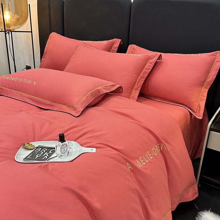 91家纺网 家纺一手货源 找家纺 宇彬家纺 2025新款直播热款13374全棉母婴级压线一字绣宽边枕套被套纯色滚边麻绳四件套贡缎新疆长绒 梦系列-宝石红