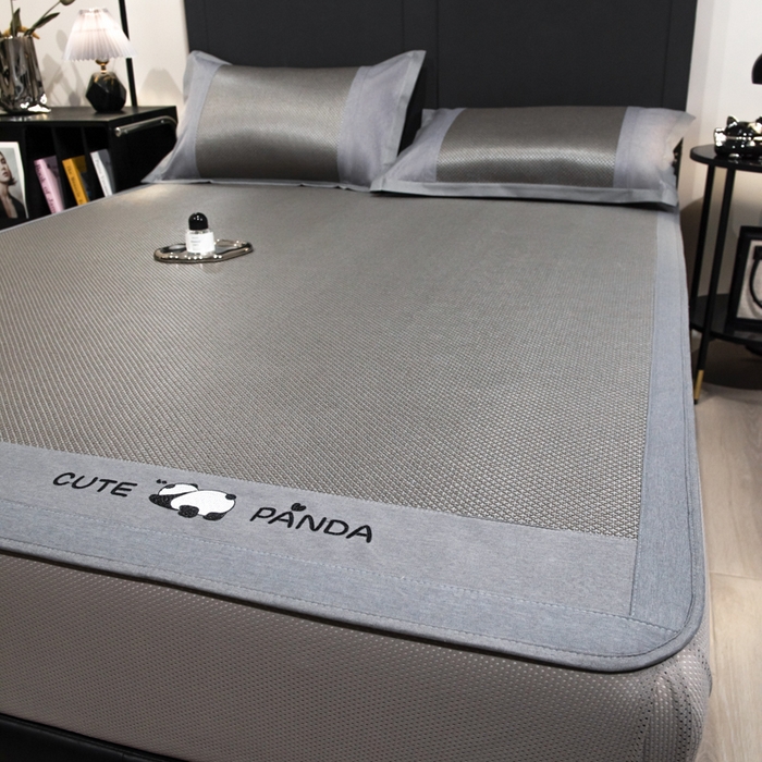 91家纺网 家纺一手货源 找家纺 倾慕家纺 2025新款倾慕刺绣冰藤席 刺绣熊猫灰色床笠款