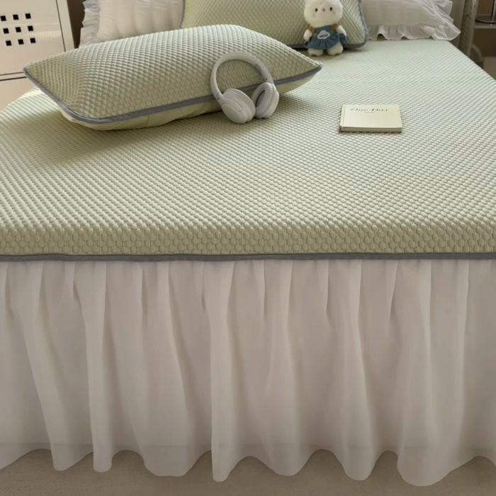 91家纺网 家纺一手货源 找家纺 丝幔家纺 2025新款A类冰豆豆花边款凉席床裙 抹茶绿