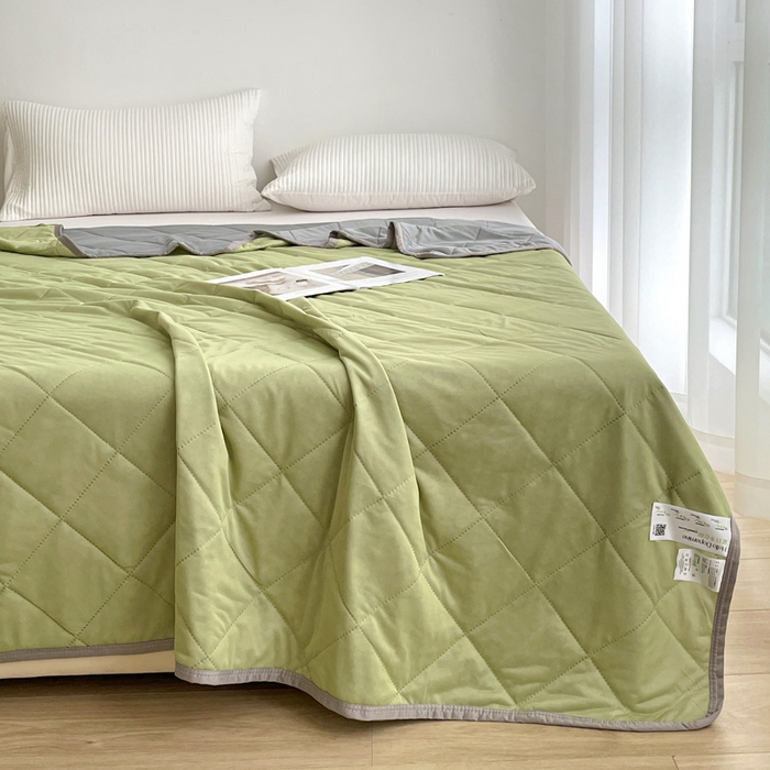 91家纺网 家纺一手货源 找家纺 富艺隆 2025新款纯色凉感丝夏被 黄绿