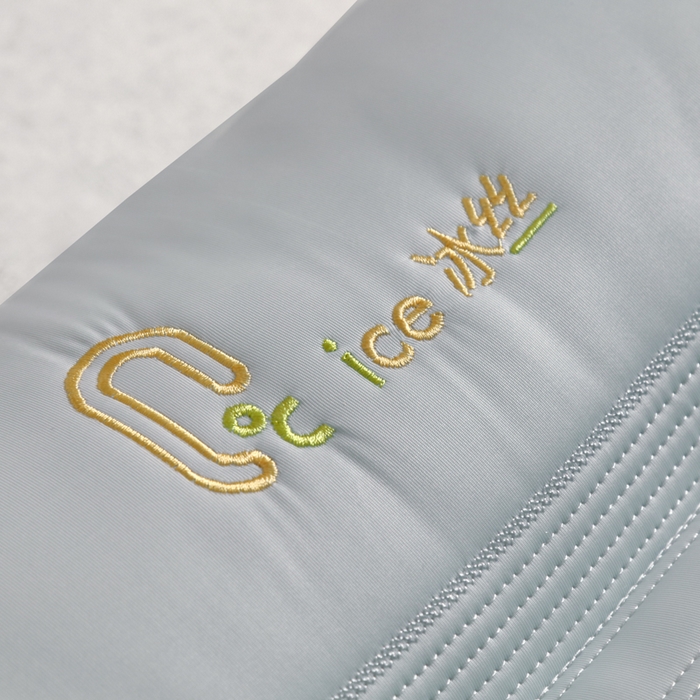 91家纺网 家纺一手货源 找家纺 大熊枕芯  2025新款spa云感刺绣冰丝枕 冰丝护颈枕冰蓝高枕一对