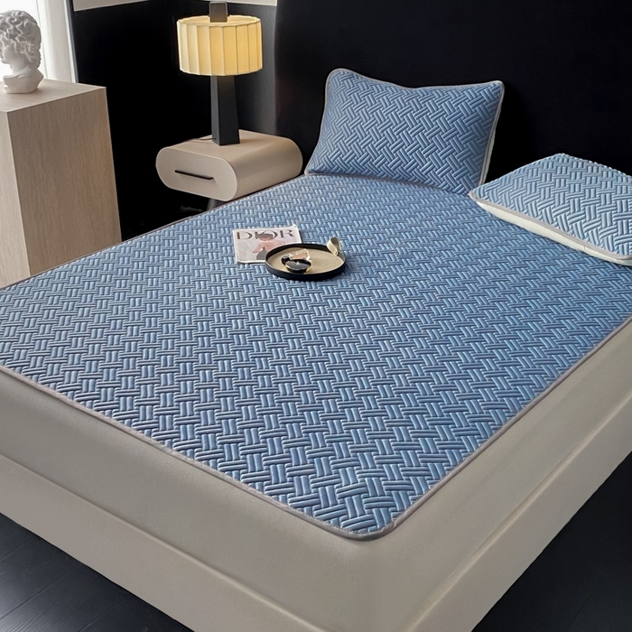 91家纺网 家纺一手货源 找家纺 欧邦 2025新款加厚纯色凉席四件套--凉席三件套 饼干花-宝蓝