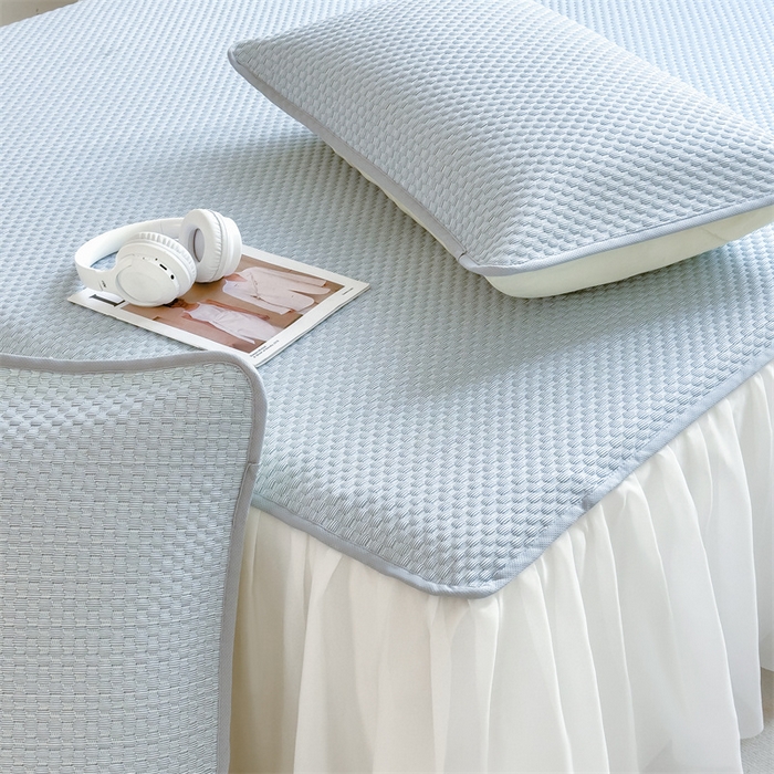 91家纺网 家纺一手货源 找家纺 丝幔家纺 2025新款A类冰豆豆花边款凉席床裙 绅士灰