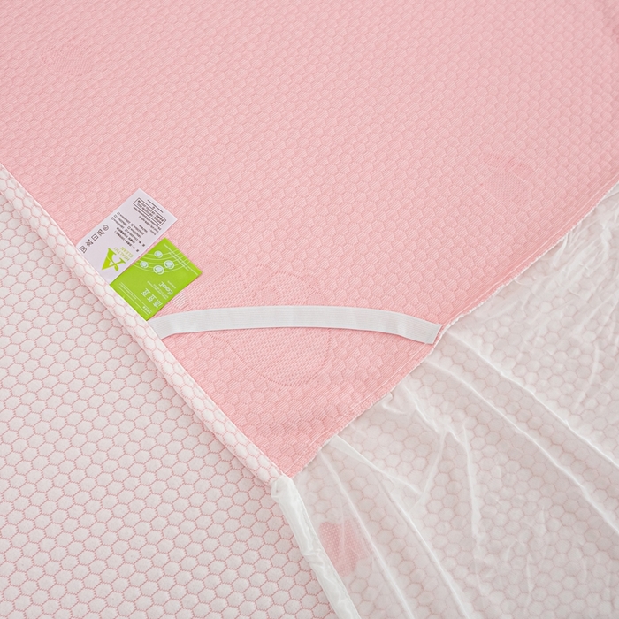 91家纺网 家纺一手货源 找家纺 春寻家纺 2025新款凉豆豆冰丝凉席席子-床裙款 卡皮巴拉-粉