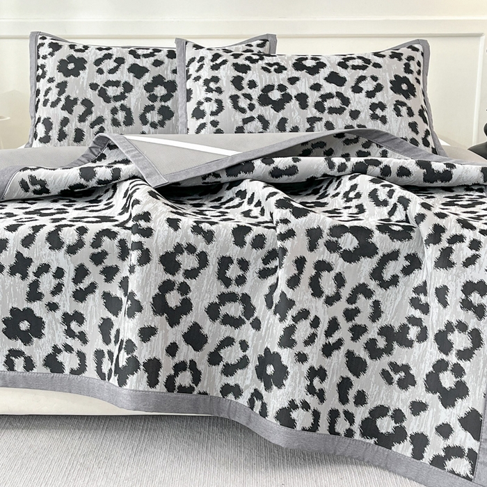 91家纺网 家纺一手货源 找家纺 子曰 2025新款高定版A类PE聚乙烯凉感凉席提花凉席 豹纹-灰