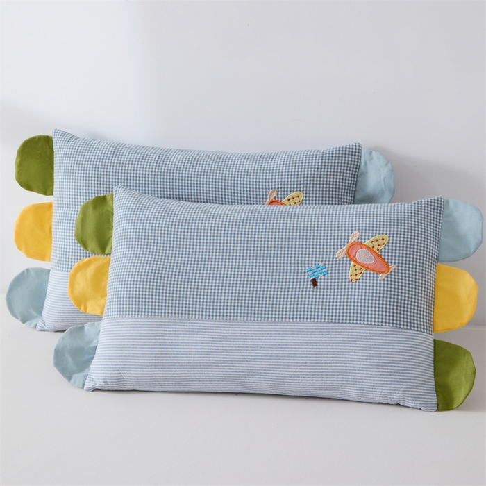 91家纺网 家纺一手货源 找家纺 大熊枕芯  2025新款贴布绣全棉水洗棉儿童荞麦枕 贴布绣-飞机（枕套+羽丝绒内胆30*50cm）