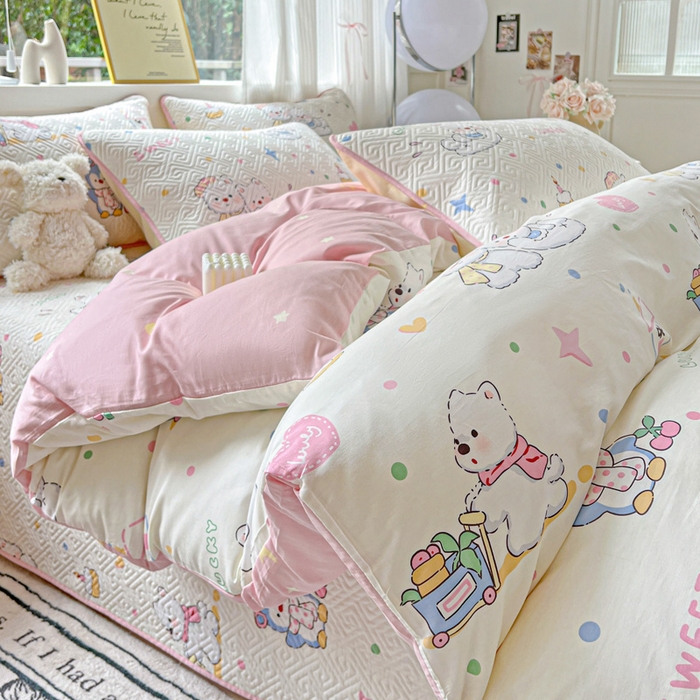 91家纺网 家纺一手货源 找家纺 羽爱家纺 2025新款A类双面全棉印花床盖套件 甜蜜伙伴