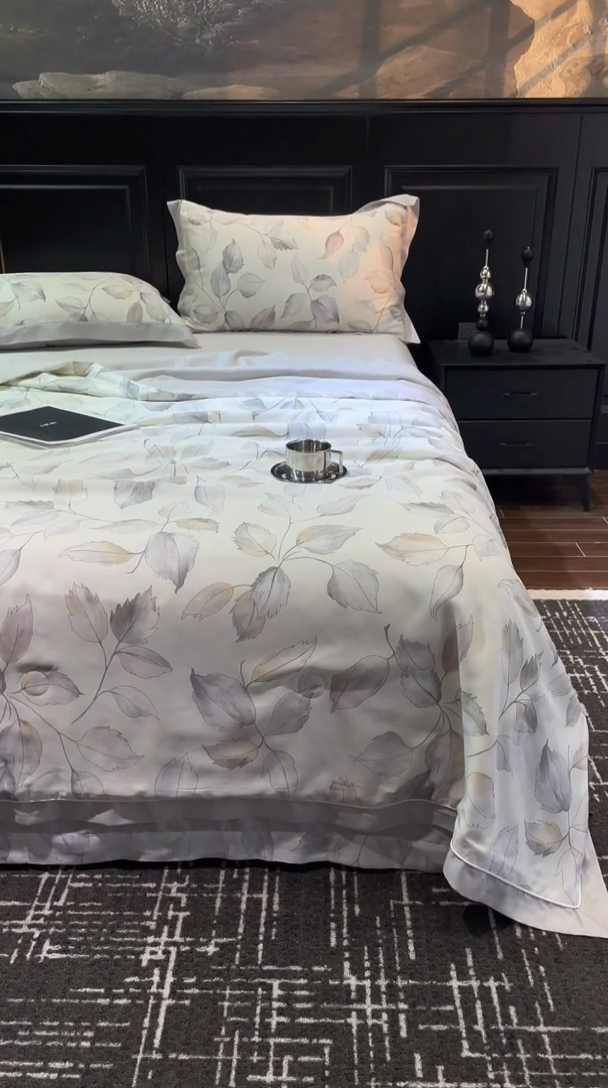 91家纺网 家纺一手货源 找家纺 金喜 2025新款天丝夏被夏凉被薄被子套件数码印花夏被四件套 缤纷舞叶