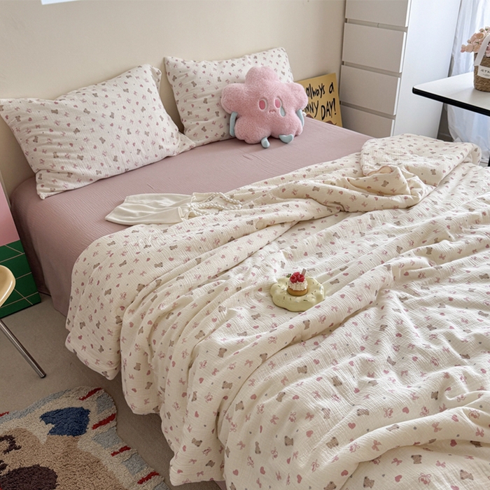 91家纺网 家纺一手货源 找家纺 萝莉家纺 2025新款软软糯糯双层皱皱纱单夏被 夏被四件套 蝴蝶结熊