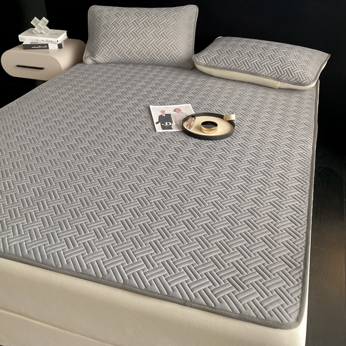 91家纺网 家纺一手货源 找家纺 欧邦 2025新款加厚纯色凉席四件套--凉席三件套 饼干花-深灰